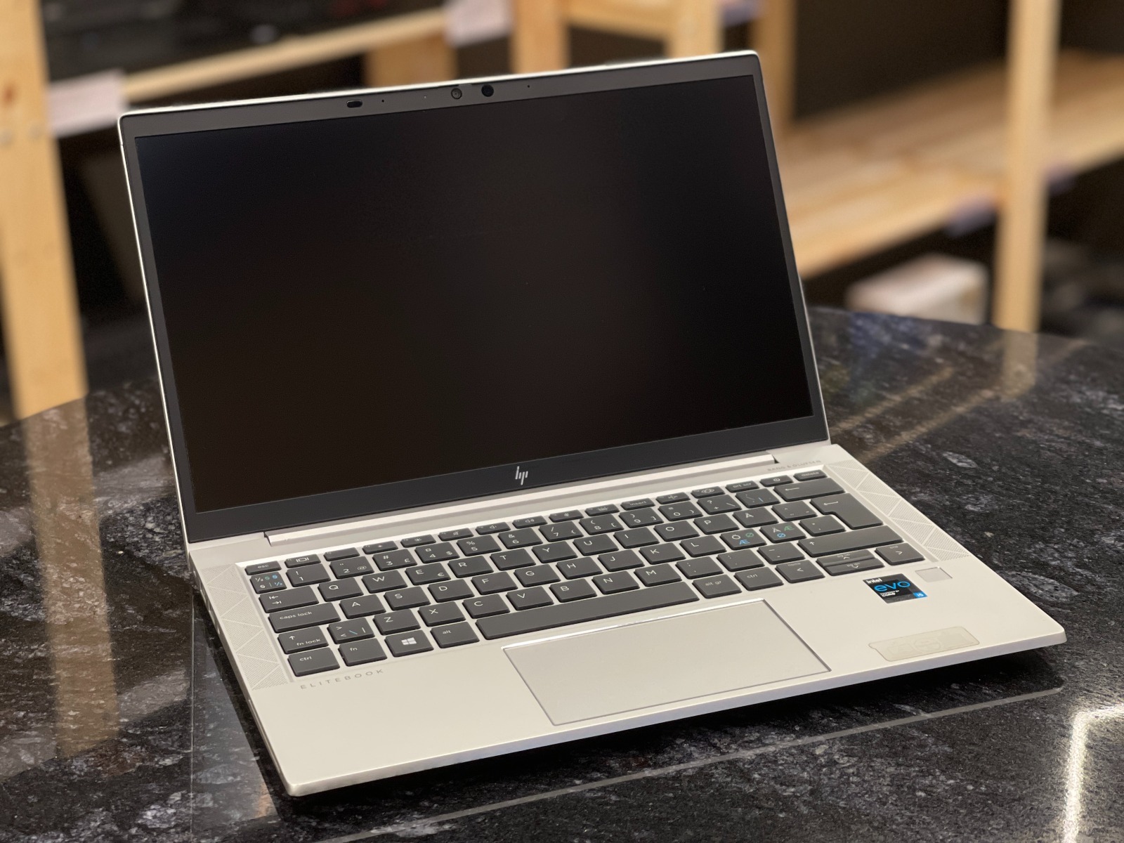 HP EliteBook 830 G8