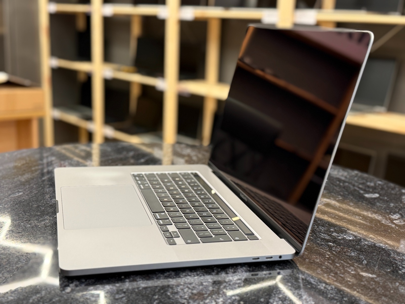 Apple MacBook Pro A2141 (2019) — фото 2