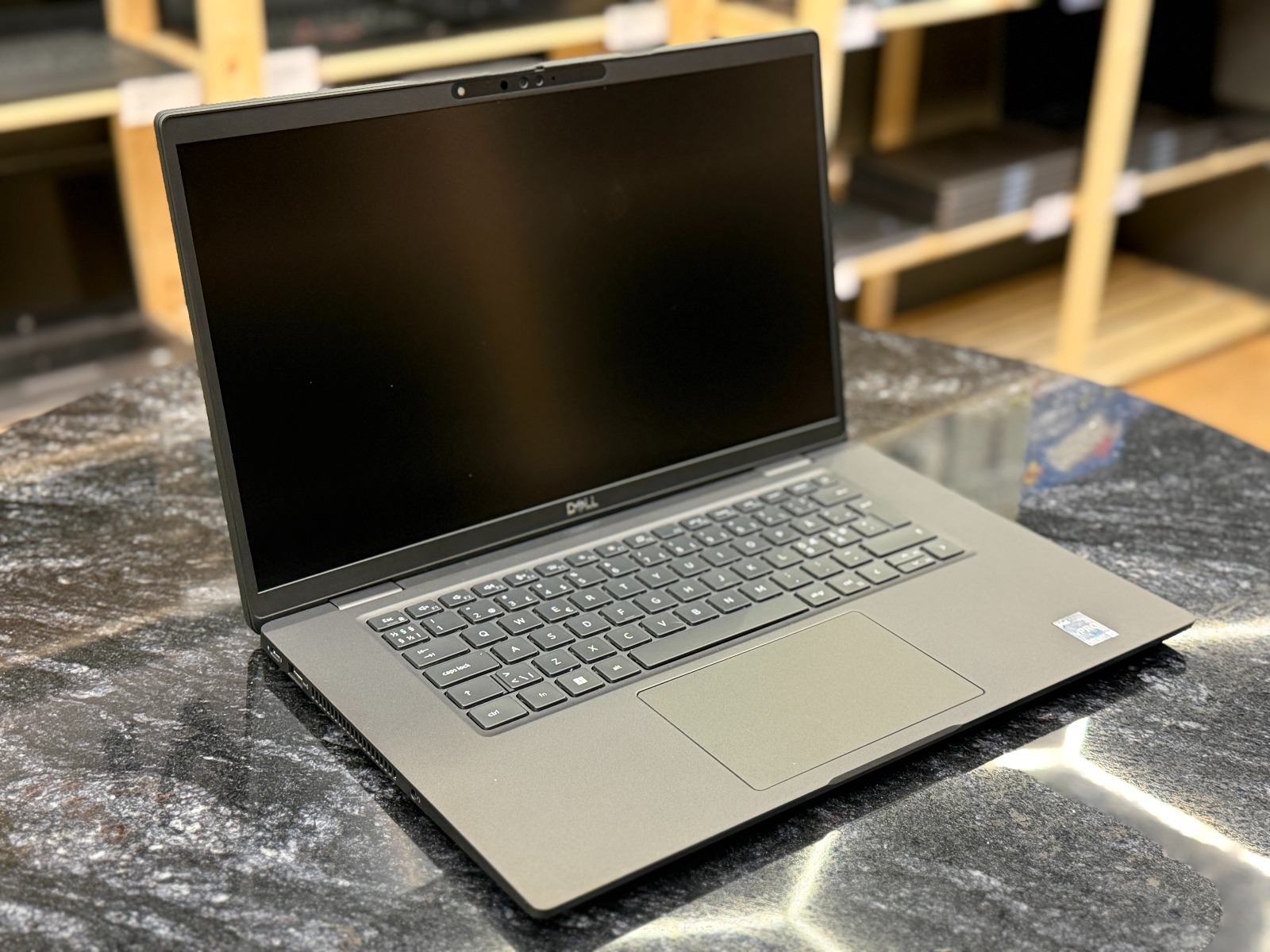 DELL Latitude 7530 c Симкартой