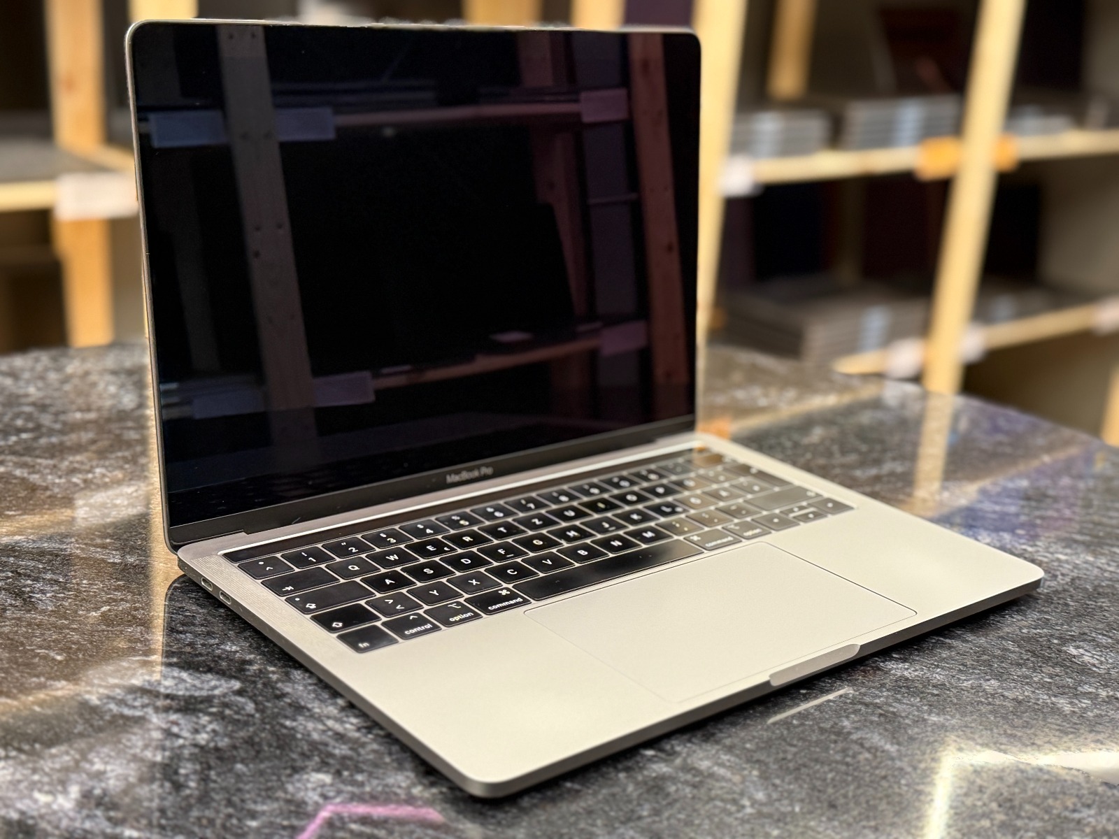 Apple MacBook Pro A1989 13" (2019)