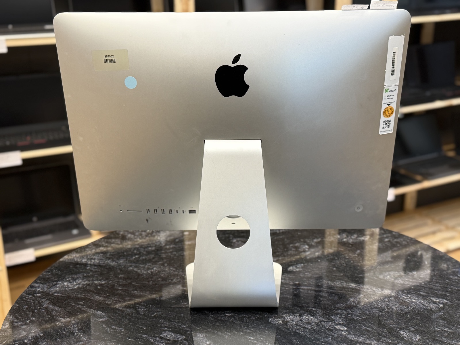 iMac 21.5" 4K (2017) — foto :číslo