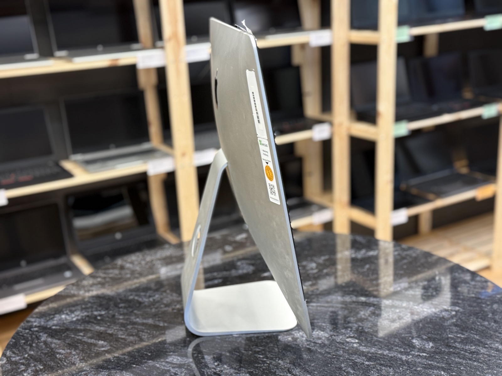 iMac 21.5" 4K (2017) — foto :číslo