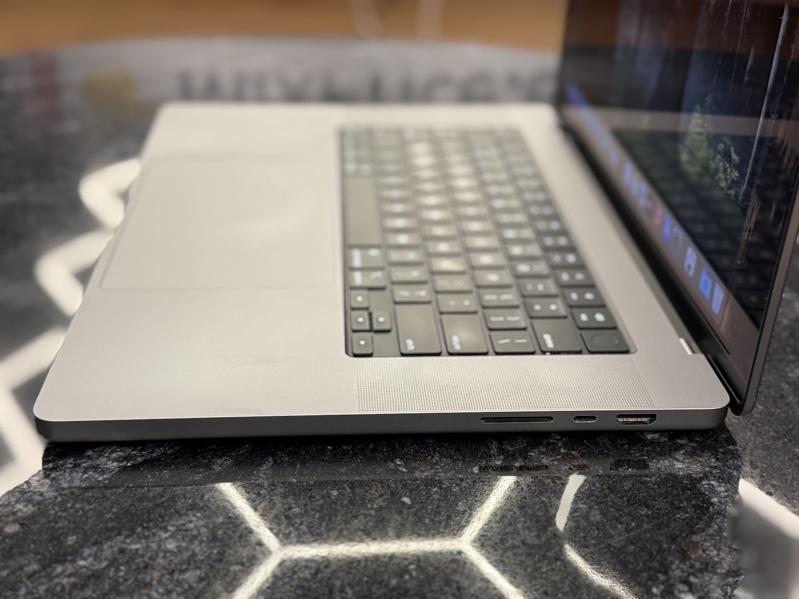 Apple MacBook Pro 16" (2023) M2 MAX — photo 3