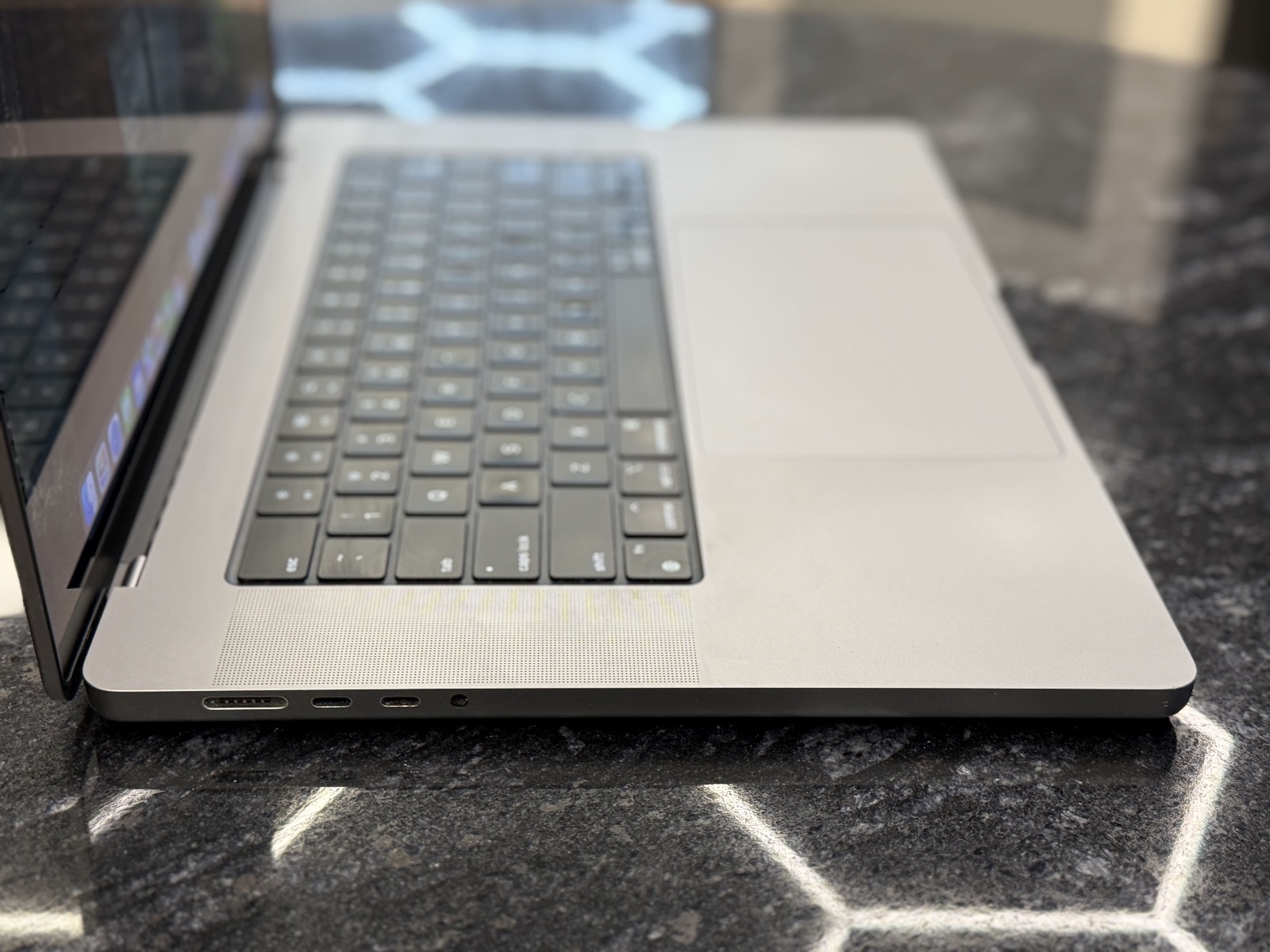 Apple MacBook Pro 16" (2023) M2 MAX — photo 4
