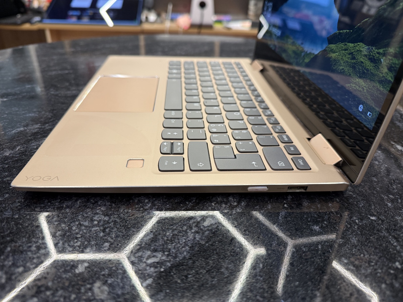 Lenovo Yoga 720-13IKB 13.3 Сенсорный — фото 2