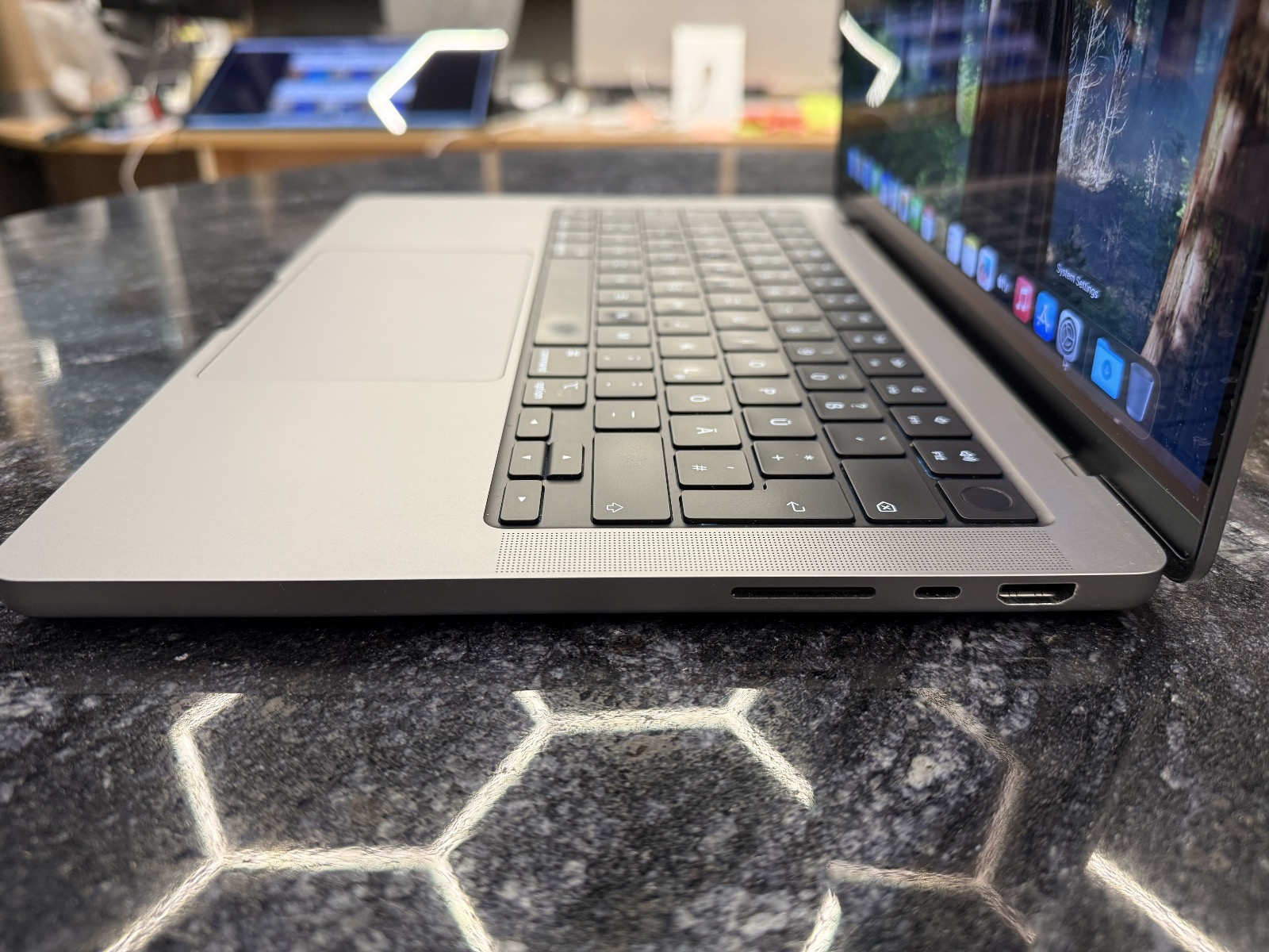 MacBook Pro 14"2021/M1 MAX/32RAM/1TB/A2442 — фото 2