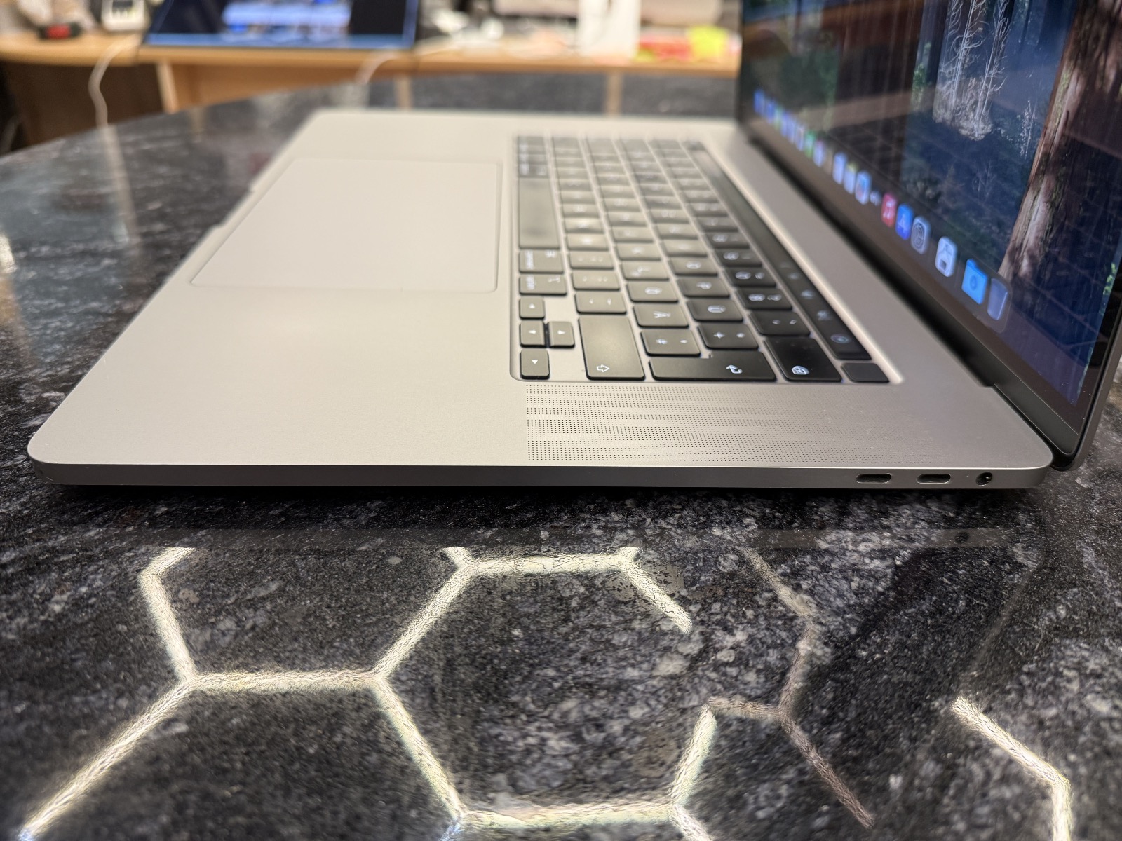 MacBook Pro 16"2019/i7/32RAM/1TB/A2141 — фото 3