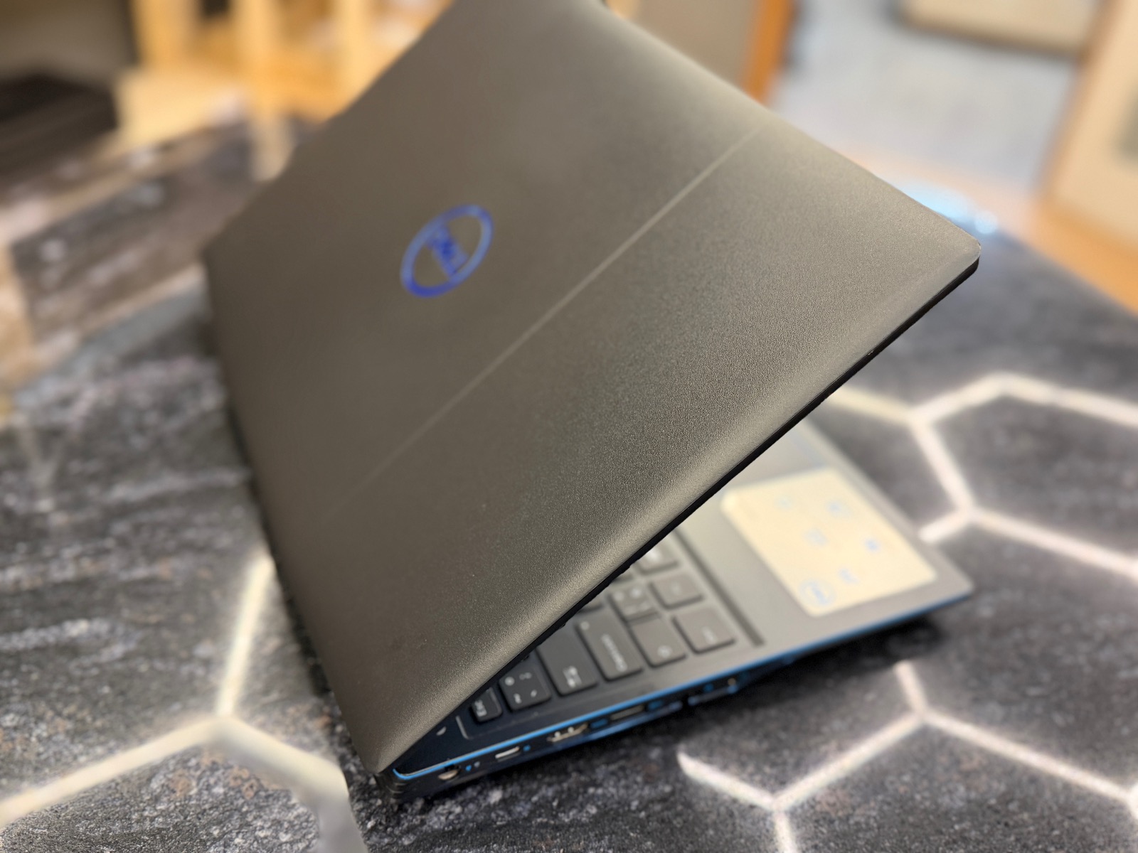 Dell G3 15 (3590) — foto :číslo