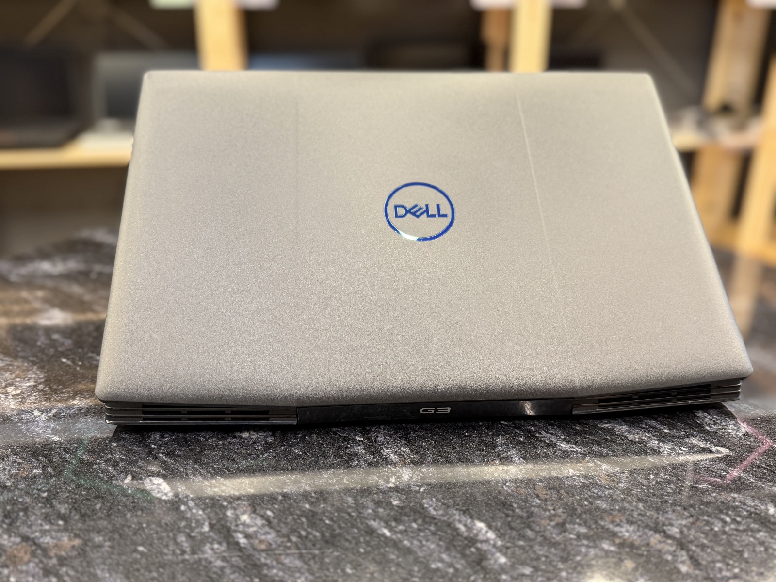 Dell G3 15 (3590) — foto :číslo