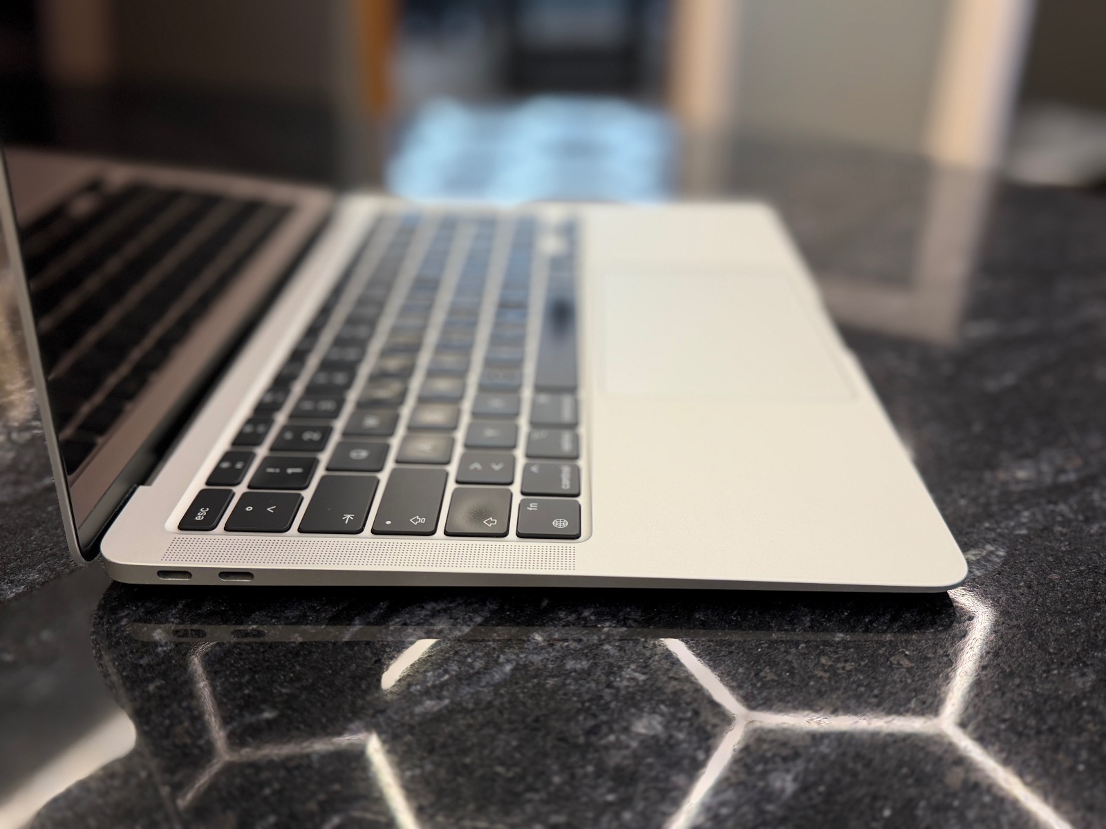 MacBook Air 13" 2019/i5/8RAM/256GB/A2179 — foto :číslo