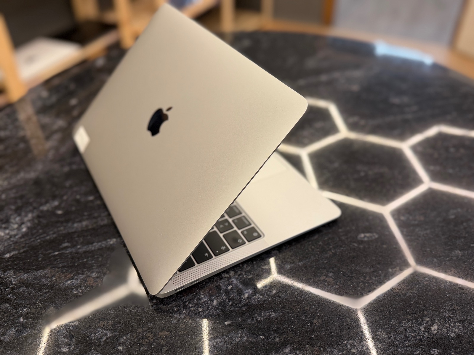 MacBook Air 13" 2019/i5/8RAM/256GB/A2179 — foto :číslo